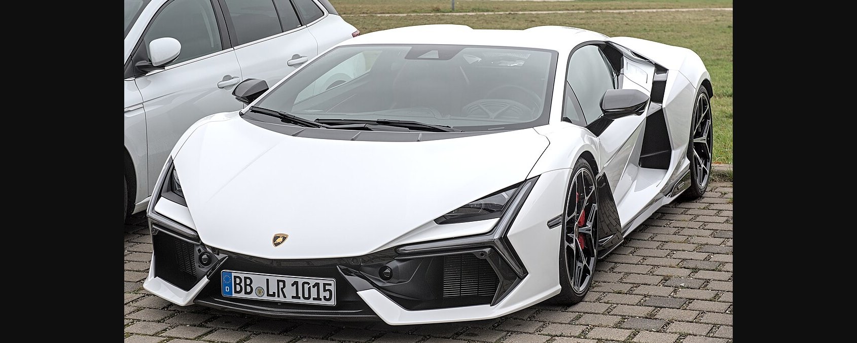 Lamborghini Revuelto